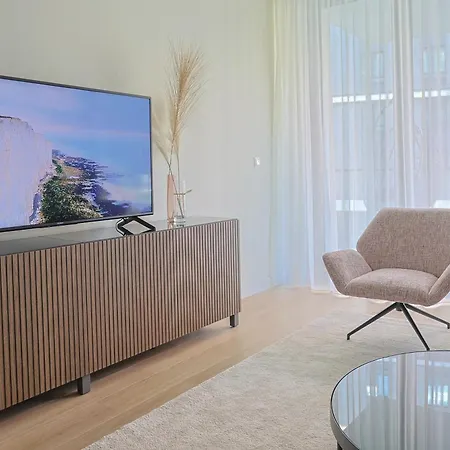 The Sensation Waterfront Apartman