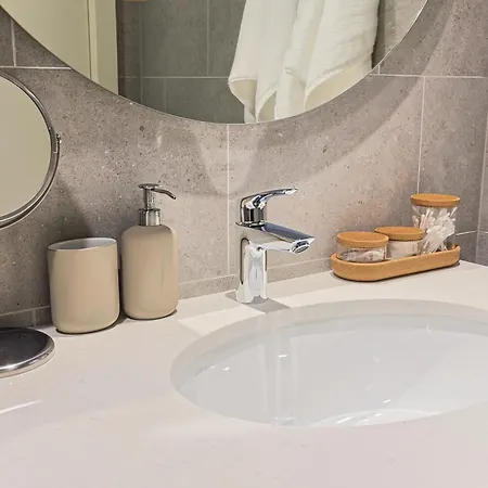 The Sensation Waterfront Apartman