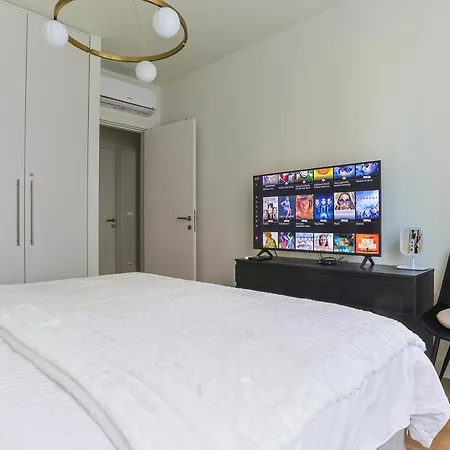 The Sensation Waterfront Apartman *