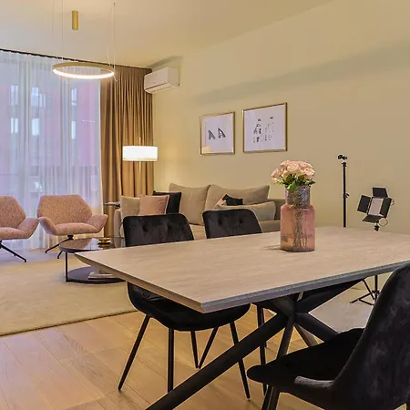 The Sensation Waterfront Apartman