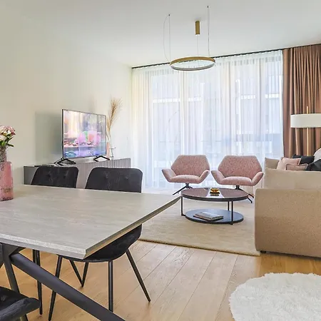 The Sensation Waterfront Apartman