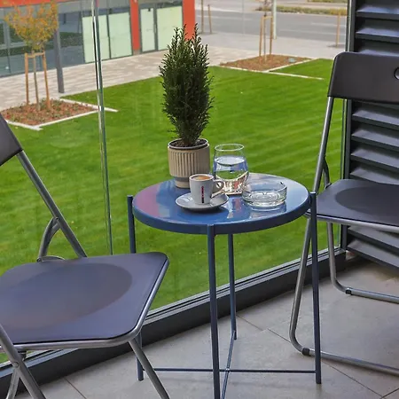 The Sensation Waterfront Apartman